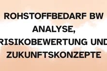 Präsentationsfolie mit orangefarbenem, wolkigem Hintergrund und großem schwarzen Titeltext: „ROHSTOFFBEDARF BW – Analyse, Risikobewertung und Zukunftskonzepte“