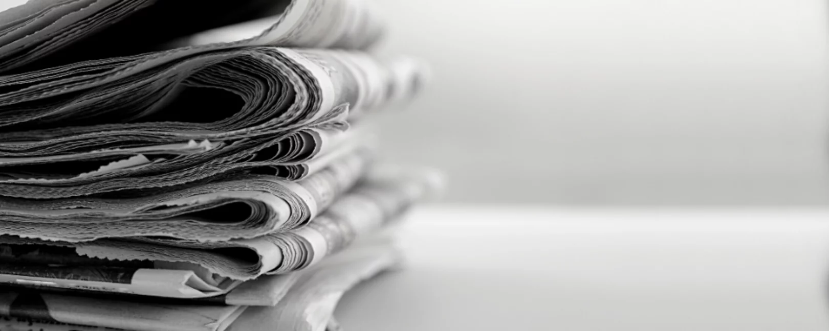 Zeitungen auf einem Stapel