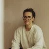 Katja Diehl Porträt. Sie trägt einen weißen Pullover.