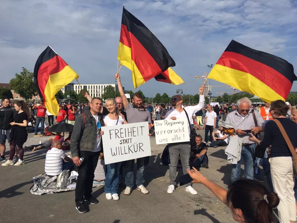 AfD-MdLs Baum, Räpple und Stauch bei der Demo von Querdenken 711 am 09. Mai auf dem Cannstatter Wasen AfD-MdLs Baum, Räpple und Stauch bei der Demo von Querdenken 711 am 09. Mai auf dem Cannstatter Wasen