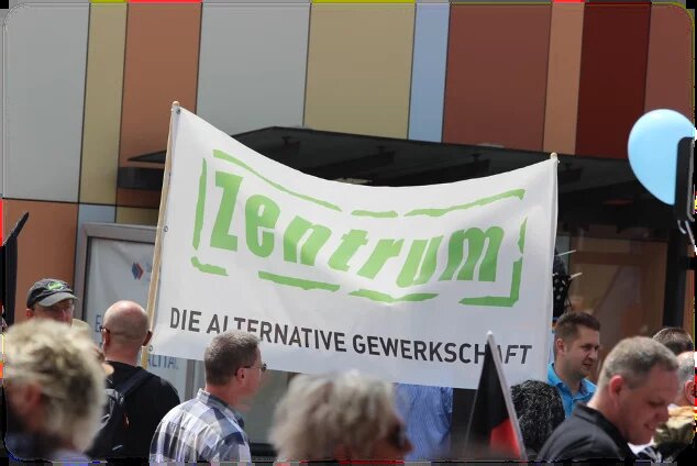 Präsenz von "Zentrum Automobil" auf einer Kundgebung der AfD in Bruchsal am 2. Juni 2018, bei der auch Björn Hocke als Redner auftrat.