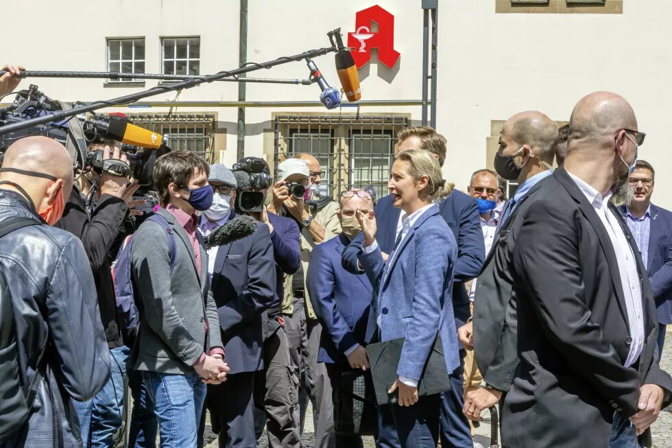 Deutschland, Baden-Württemberg, Stuttgart, 24.05.2020: Alice Weidel (AfD, Stellvertretende Bundessprecherin und Sprecherin des AfD-Landesverbandes Baden-Württemberg) // AfD demonstriert in Stuttgart gegen die Corona-Auflagen. Die Demonstration war zunächst von der Stadt verboten und erst vom Verwaltungsgerichtshof unter strengen Auflagen genehmigt worden. Zugelassen waren 100 Teilnehmer. Ein starkes Polizeiaufgebot verhinderte ein Zusammentreffen mit Demonstranten aus dem linken Spektrum.