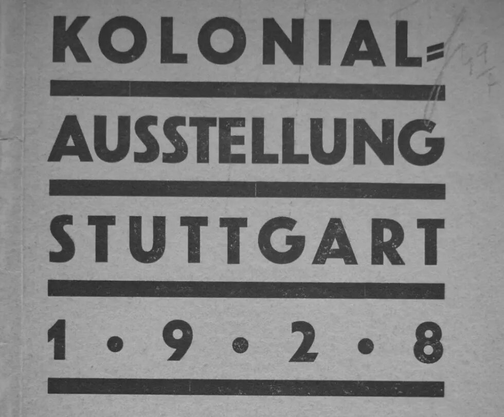 Cover des Begleithefts der Kolonialausstellung von 1928 schwarze Schrift auf grauem Papier