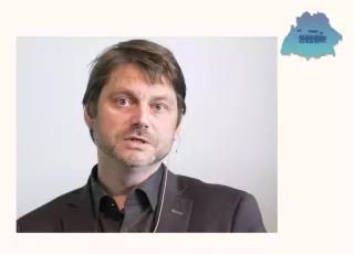 Bild eines Mannes, rechts oben Logo des Podcasts Ein Spaziergang im Süden