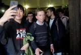 Bernd Lucke, Wirtschaftswissenschaftler und AfD-Mitbegründer, verlässt nach seiner verhinderten Antrittsvorlesung den Hörsaal der Universität Hamburg. Mehrere hundert Demonstranten haben an der Universität Hamburg die erste Vorlesung von AfD-Mitbegründer Bernd Lucke seit dessen Rückkehr an die Uni verhindert. Bernd Lucke, Wirtschaftswissenschaftler und AfD-Mitbegründer, verlässt nach seiner verhinderten Antrittsvorlesung den Hörsaal der Universität Hamburg. Mehrere hundert Demonstranten haben an der Universität Hamburg die erste Vorlesung von AfD-Mitbegründer Bernd Lucke seit dessen Rückkehr an die Uni verhindert.